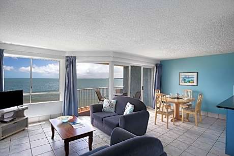 2 Bedroom Apartment - Whale Watching Special