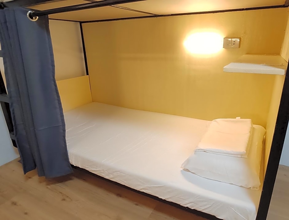 Nomad's Hub - Best Value Co-living Hostel