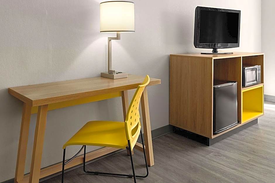 Days Inn & Suites by Wyndham Albany