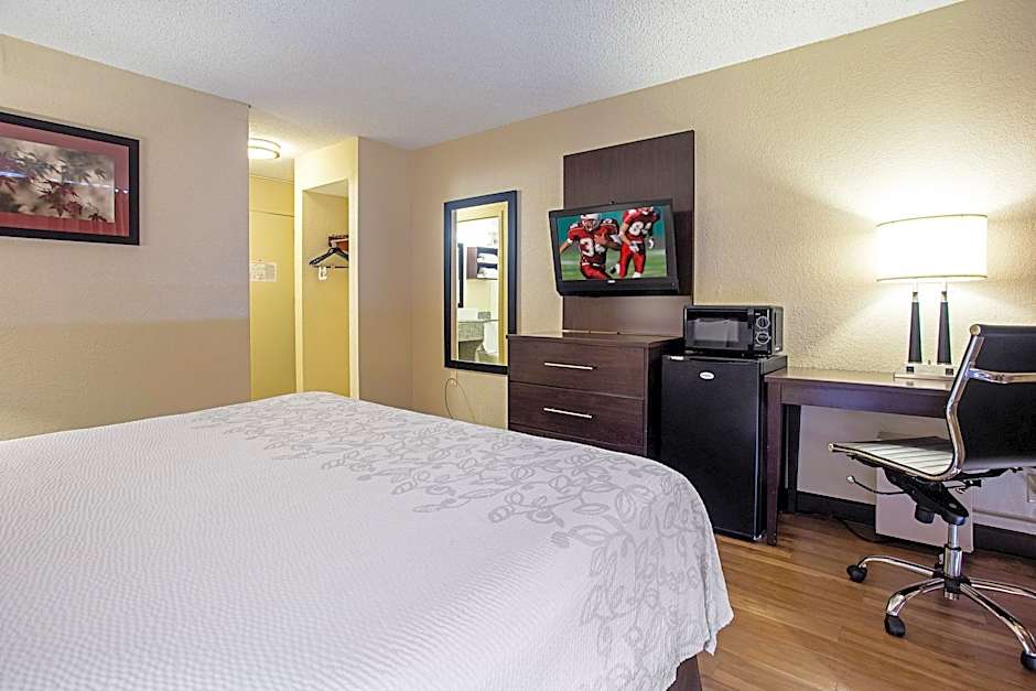 Red Roof Inn PLUS+ Wichita East