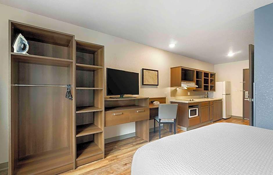 Extended Stay America Select Suites - Tampa - Northeast