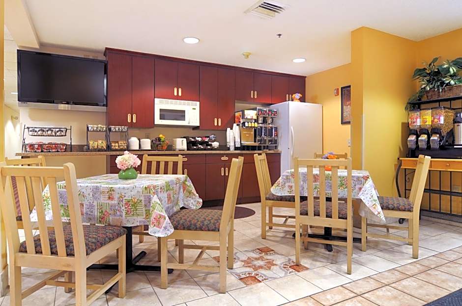 Hometown Inn & Suites Jacksonville Butler Blvd./Southpoint