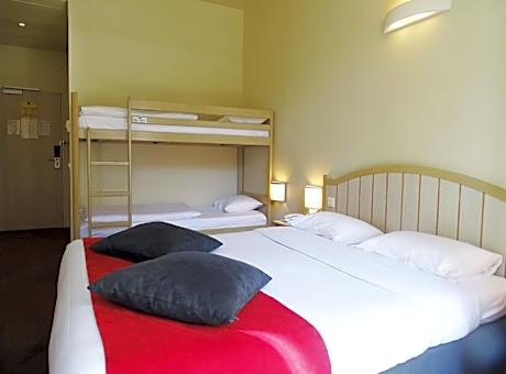 Standard Room with 1 Double Bed and Bunk Beds (1-4 adults)