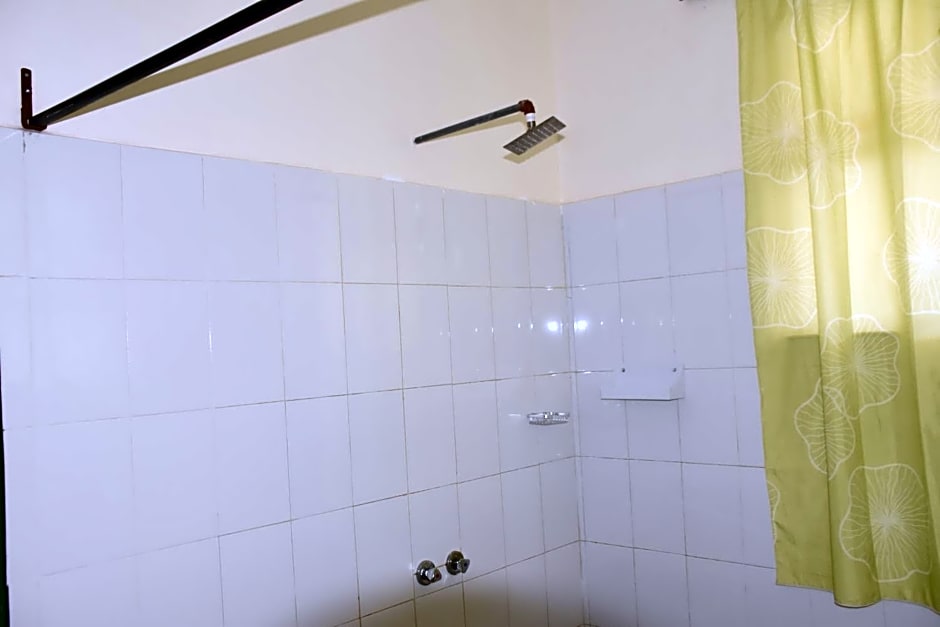 Fanaka Safaris Campsite & Lodges