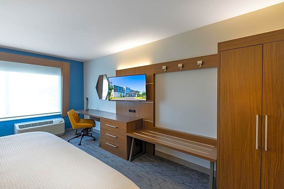 Holiday Inn Express & Suites Greenwood North By IHG