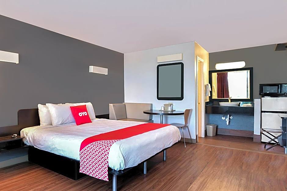 OYO Hotel Valdosta GA I-75