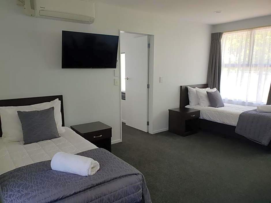 Durham Court Motor Inn