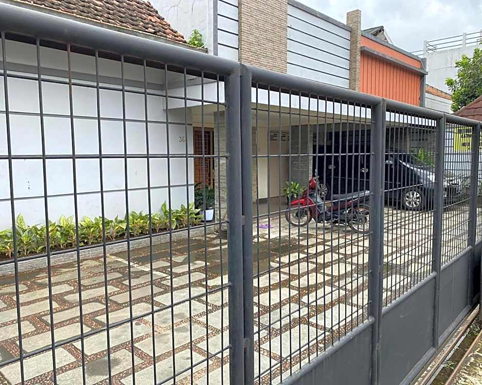 Jatiwinangun Homestay near GOR Satria Purwoketo Mitra RedDoorz