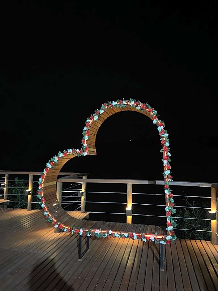 Recanto da Alegria - Casa em Cunha com Jacuzzi,Piscina,Rede,Churrasqueira,Lareira,Deck, Banco de coração