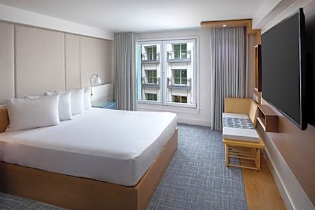 Deluxe King Room Interior View