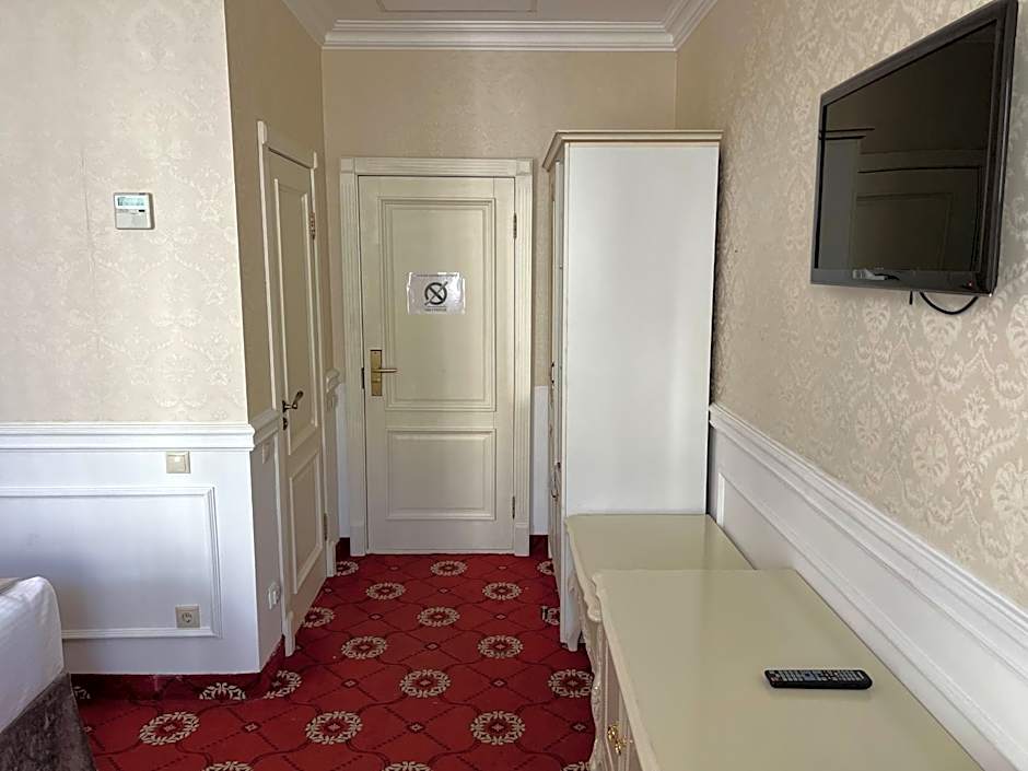 Royal Grand Hotel