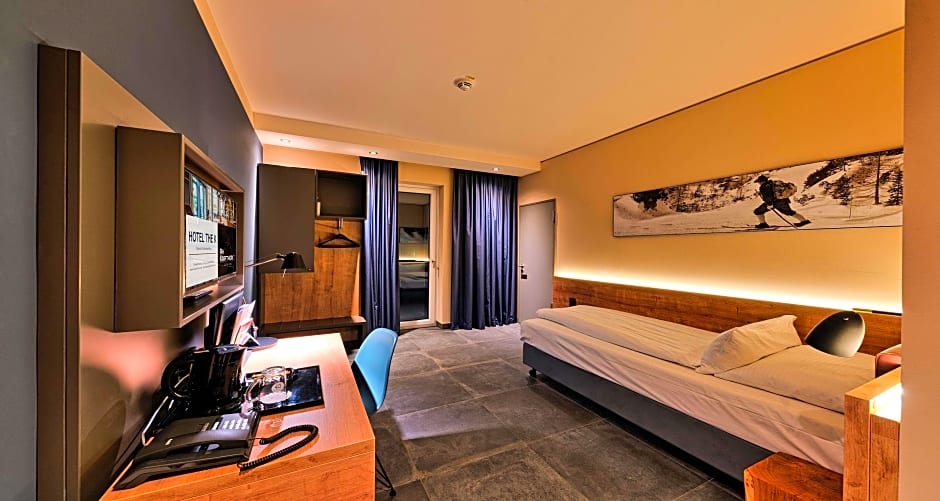 Photo 1 of 1 of Business 1 Twin Bed
