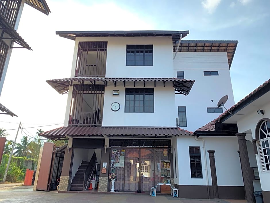 Wan Danisha Villa Inn