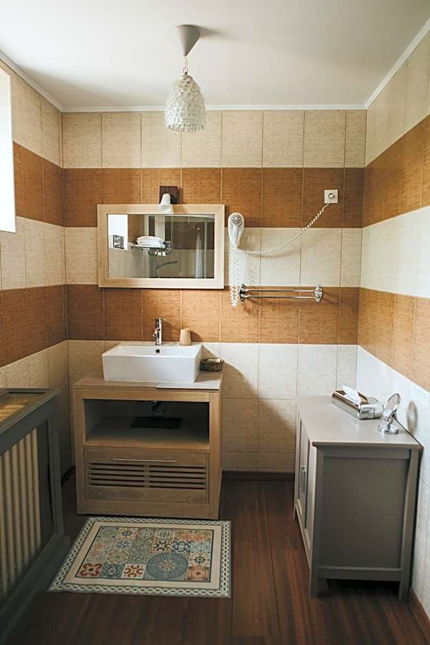 LOGIS HÔTEL-RESTAURANT - Le Moulin d'Artres