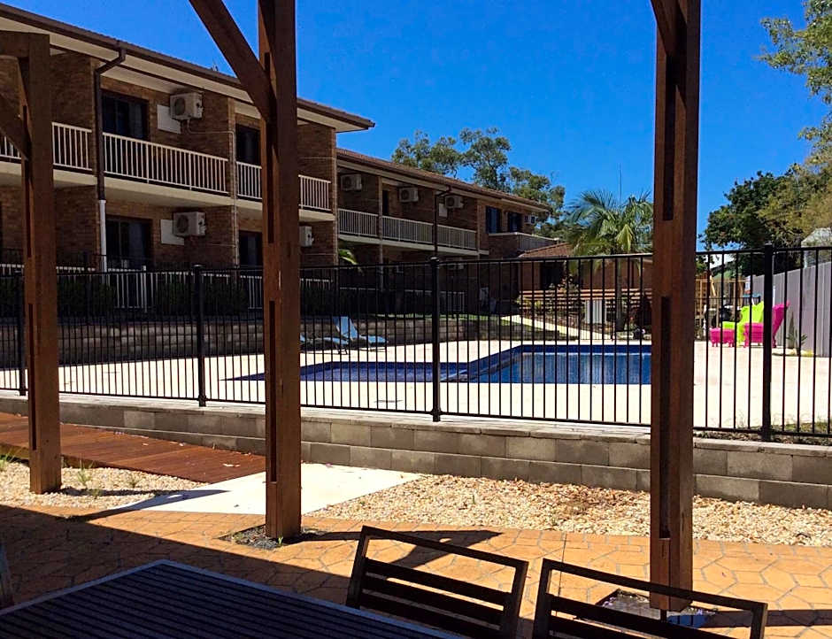 Hawks Nest Motel