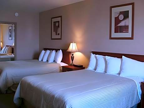 Queen Room with Two Queen Beds - Pool View