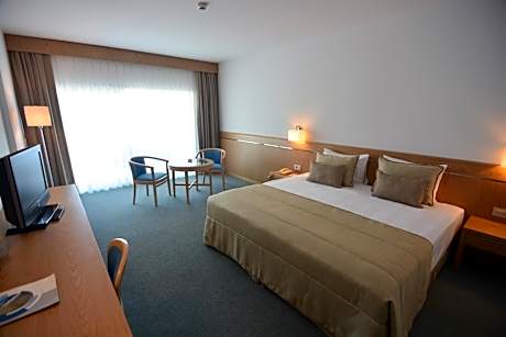 Double or Twin Room with Side Sea View
