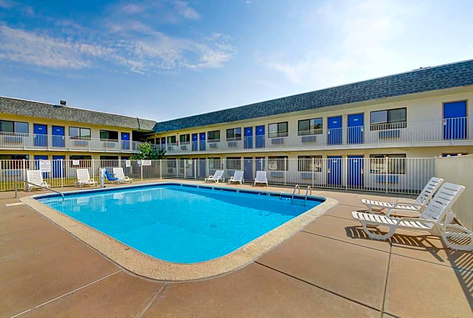 Motel 6-Wichita, KS - AIRPORT