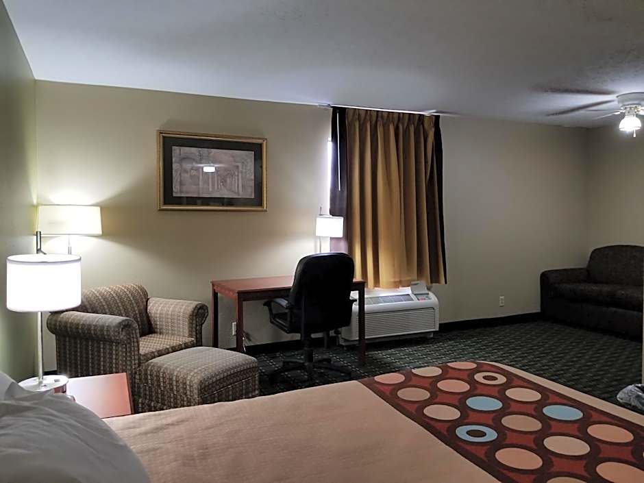 Super 8 by Wyndham Bellefontaine