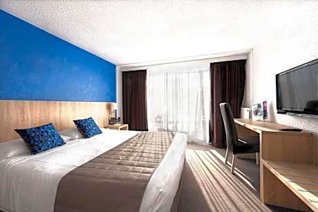 Triple Room with City View