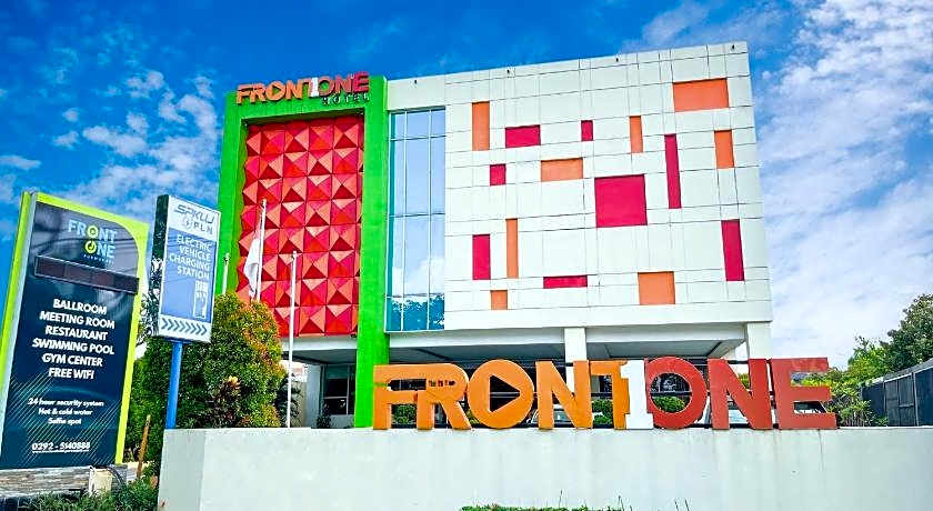 Front One Hotel Purwodadi