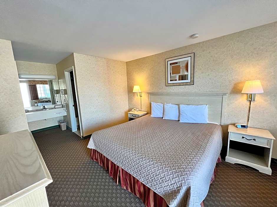 Court Plaza Inn & Suites of Mackinaw