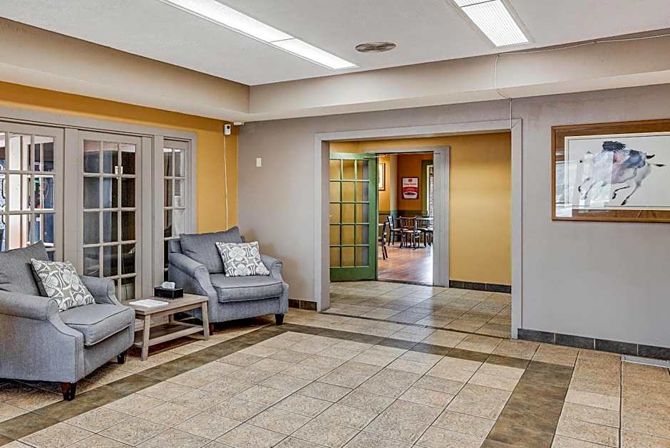 Econo Lodge Whitehall Near Michigan's Adventure