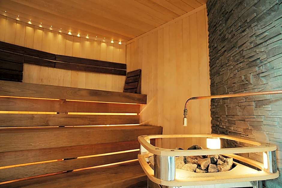 Westport Plaza Hotel, Spa & Leisure