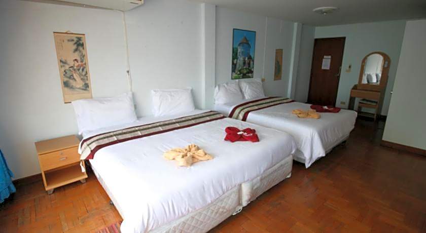 Beachfront Hotel Cha Am