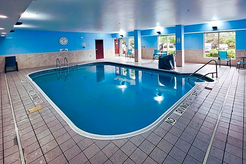 Comfort Inn & Suites Liverpool-Clay