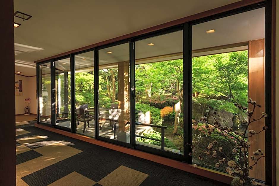 Hotel Hoho "A hotel overlooking the Echigo Plain and the Yahiko mountain range" formerly Hotel Oohashi Yakata-no-Yu