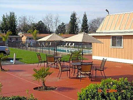 Tri Valley Inn And Suites