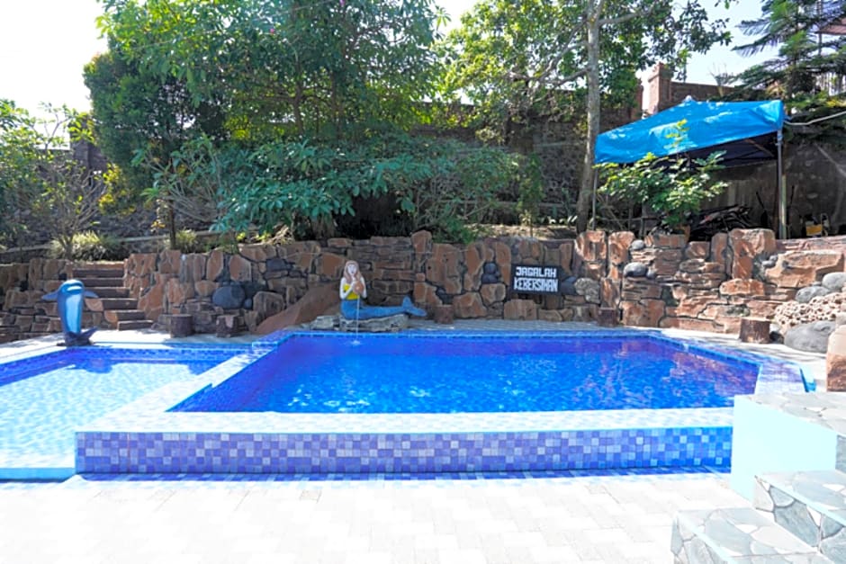 OYO 927 Carina Hotel