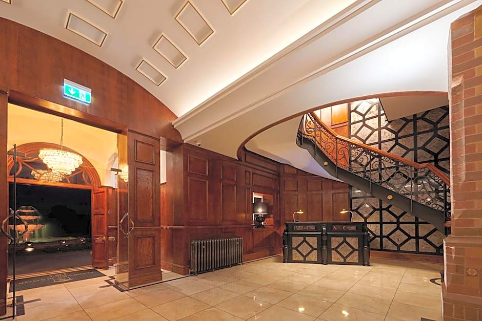 Aldwark Manor Estate