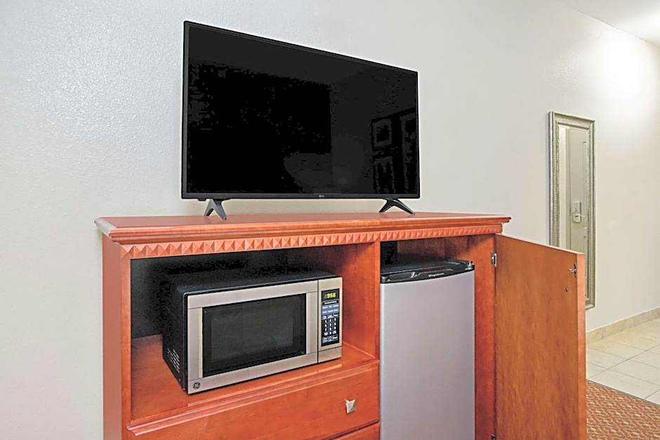 La Quinta Inn & Suites by Wyndham Fairfield