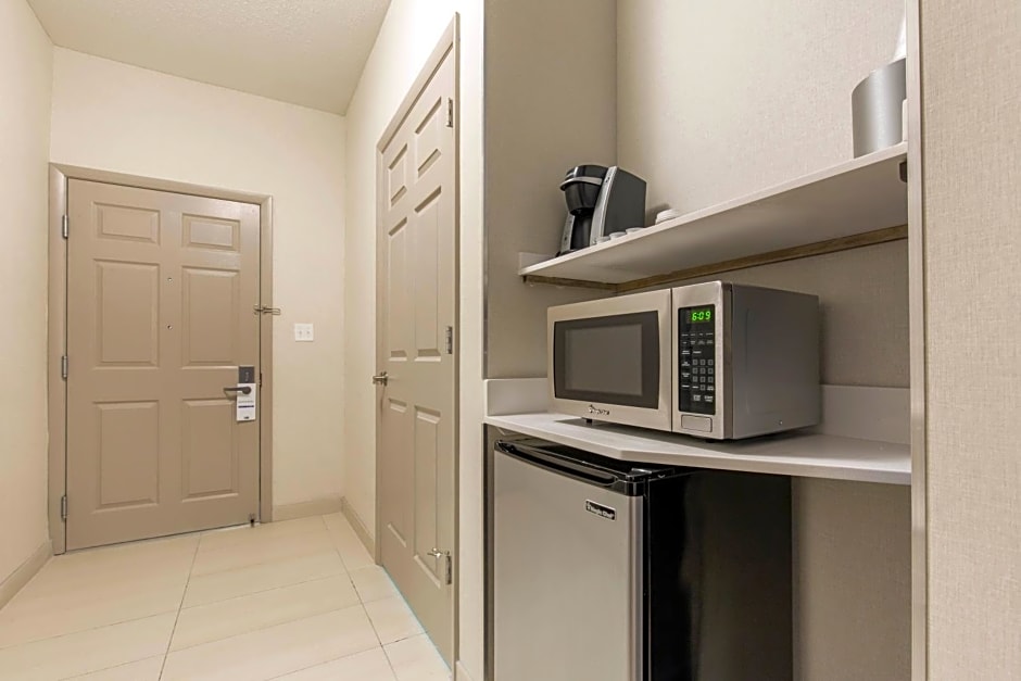 Holiday Inn Express & Suites Chicago West - St Charles By IHG