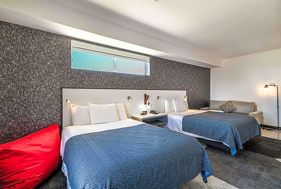 Hy-Lo Hotel, Ascend Hotel Collection