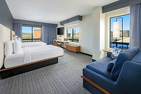 Guest room, 2 Queen, Sofa bed, Aquarium view, Corner room