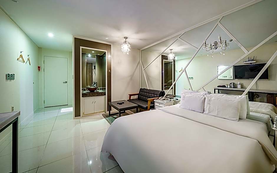 Workers Hotel Ansan by Anook