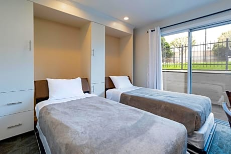 Deluxe One-Bedroom Suite