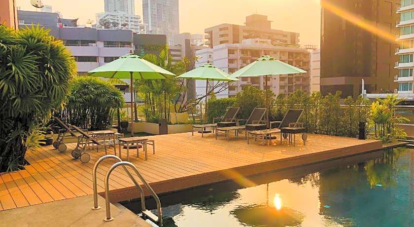 Oakwood Residence Sukhumvit 24 Hotel