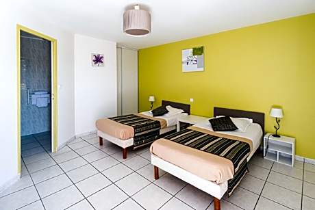 Twin Room with Shower