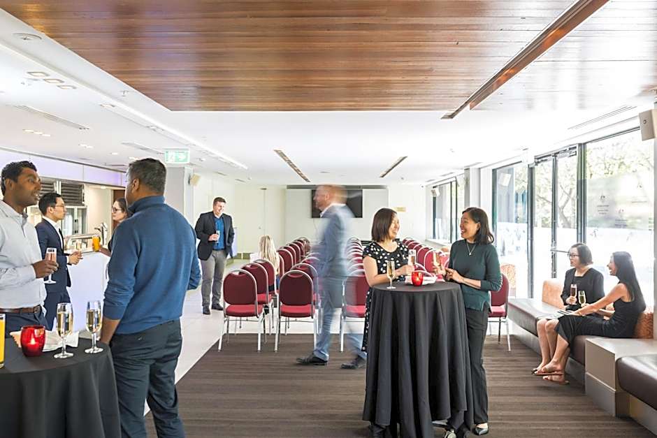 Crowne Plaza Canberra By IHG
