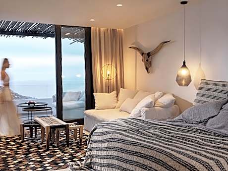 Panoptis Honeymoon retreat with outdoor jacuzzi