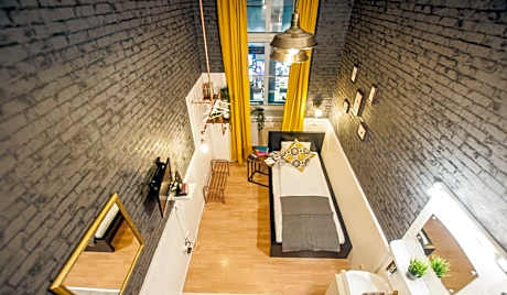 Single Room with Shared Toilet