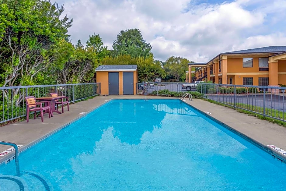 Days Inn by Wyndham North Columbia Ft. Jackson