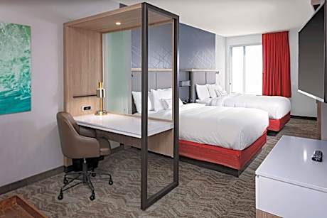 Queen Suite with Trundle Bed