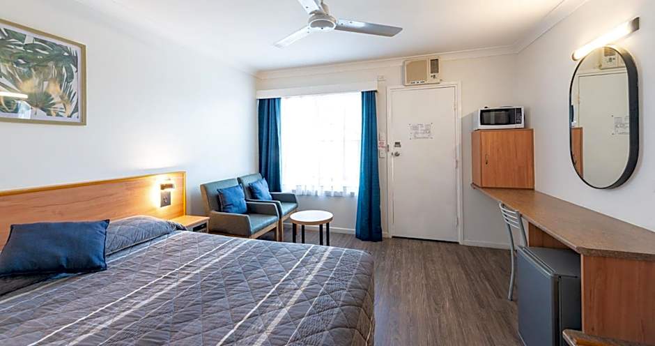 Riviera on Ruthven Motel