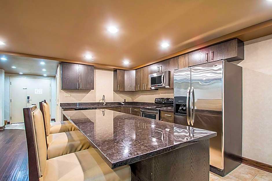 Clarion Inn Elmhurst - Oak Brook Near I-88, I-290, I-294