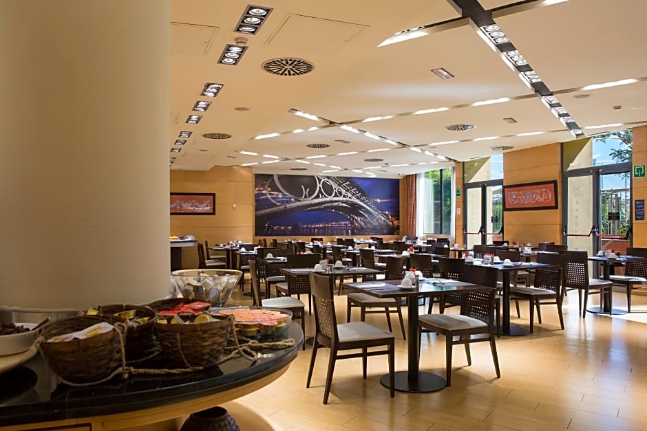 Ribera De Triana Hotel